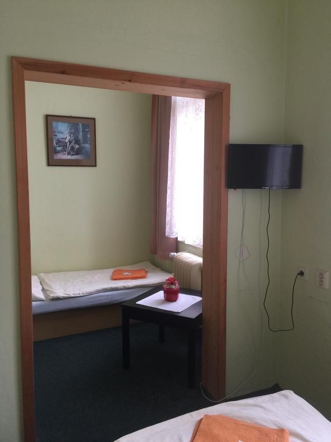 Hotel Dvorak Chrast Zewnętrze zdjęcie